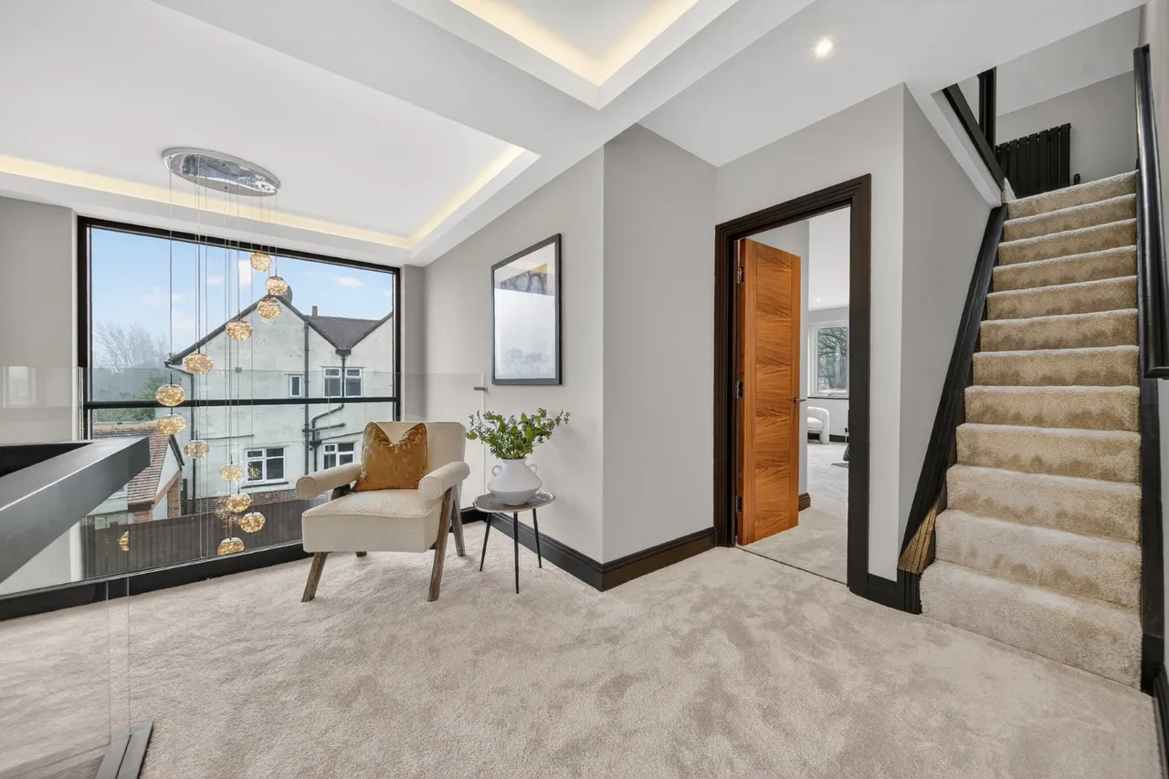 Otley Road, Adel, LS16, photo 17
