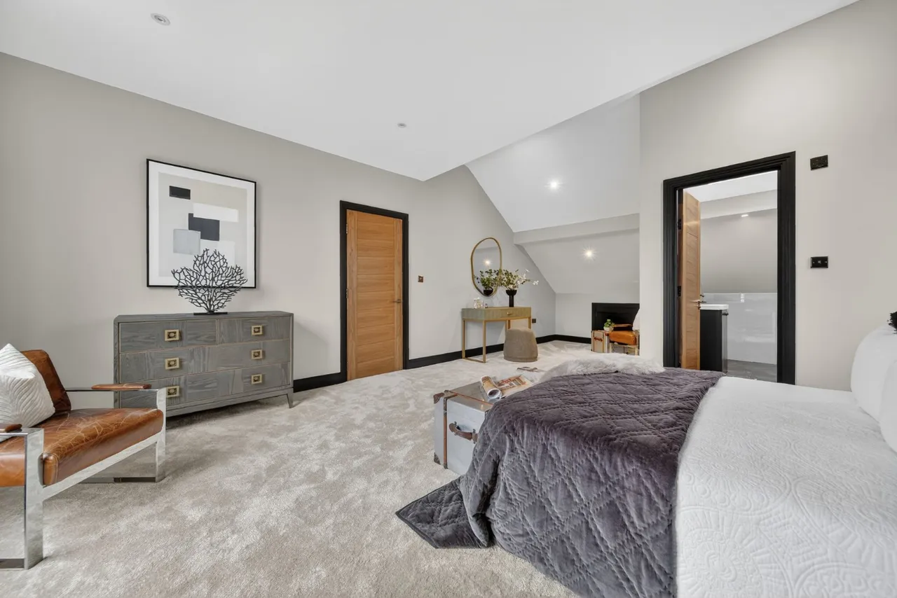 Otley Road, Adel, LS16, photo 26