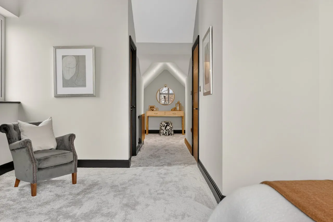 Otley Road, Adel, LS16, photo 23