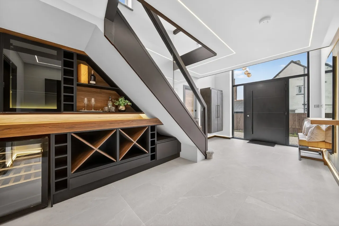 Otley Road, Adel, LS16, photo 16