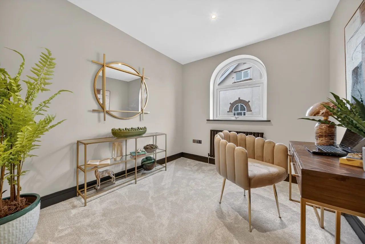 Otley Road, Adel, LS16, photo 28