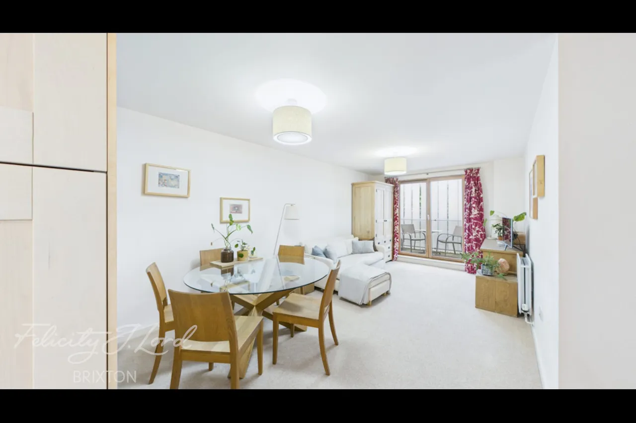 2 bed flat for sale, Wingate Square, London