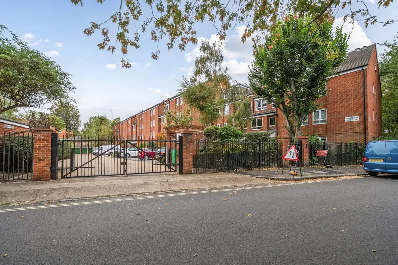 1 bed flat for sale, Reachview Close, London, NW1