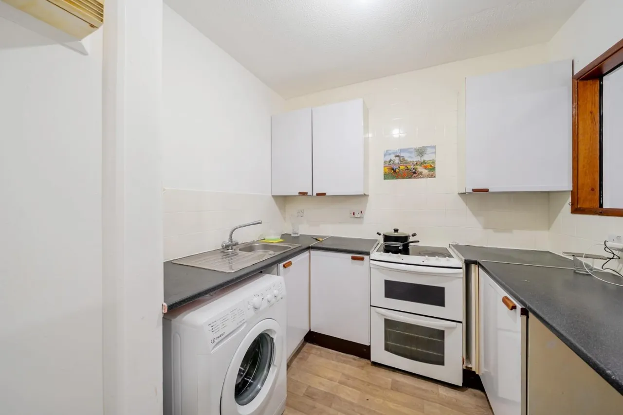 Reachview Close, London, NW1, photo 2