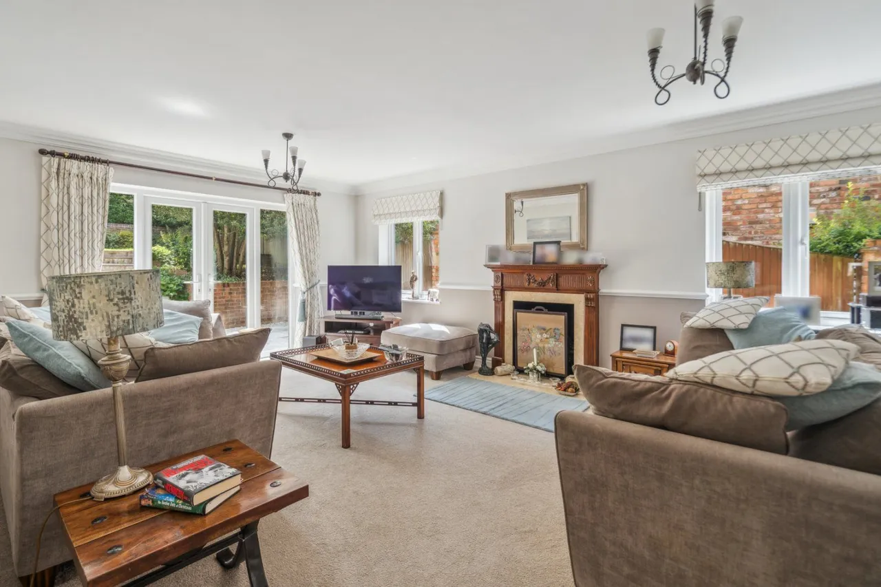 Lincoln Road, Chalfont Heights, Gerrards Cross, Buckinghamshire, SL9 9TQ, photo 4