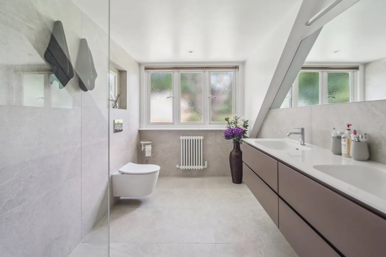 Lincoln Road, Chalfont Heights, Gerrards Cross, Buckinghamshire, SL9 9TQ, photo 6