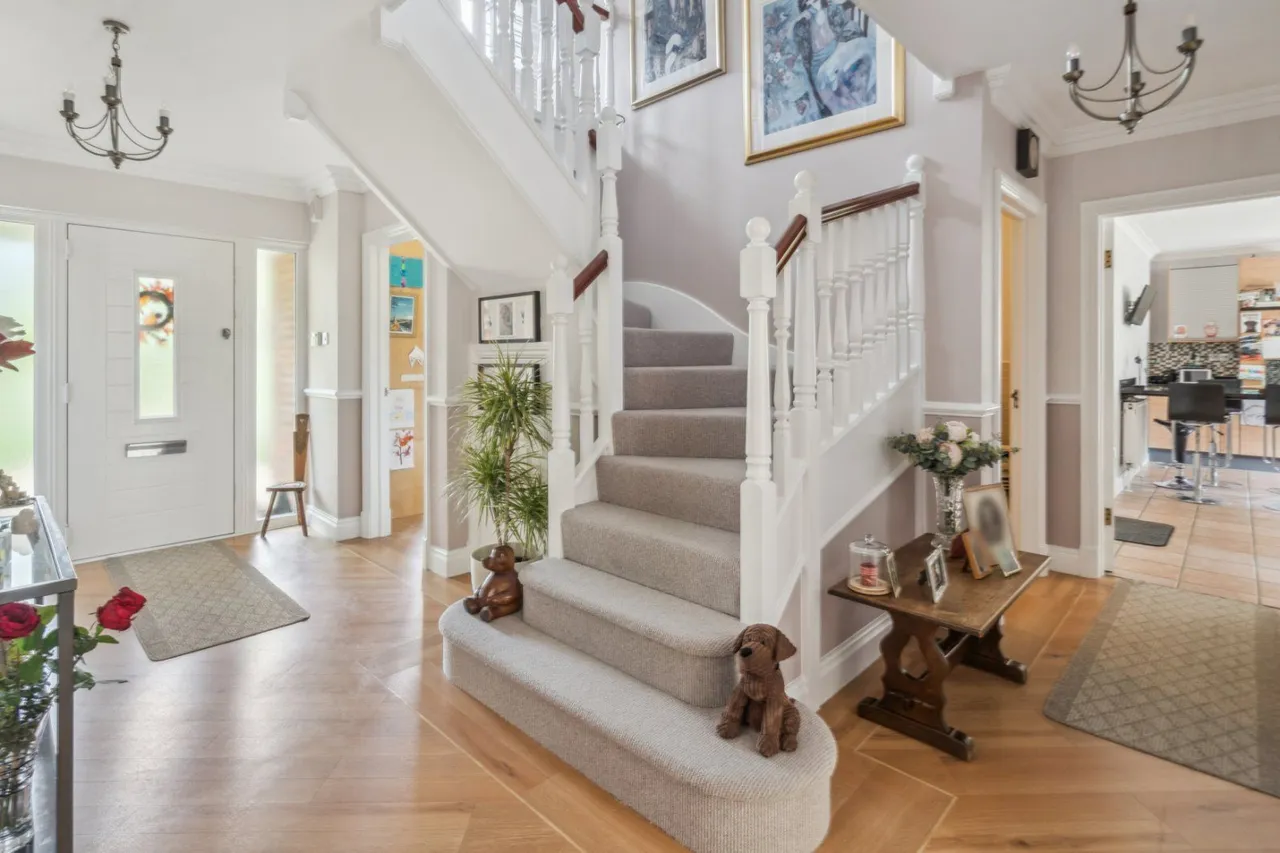 Lincoln Road, Chalfont Heights, Gerrards Cross, Buckinghamshire, SL9 9TQ, photo 2