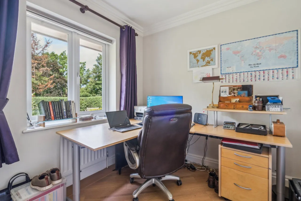 Lincoln Road, Chalfont Heights, Gerrards Cross, Buckinghamshire, SL9 9TQ, photo 9