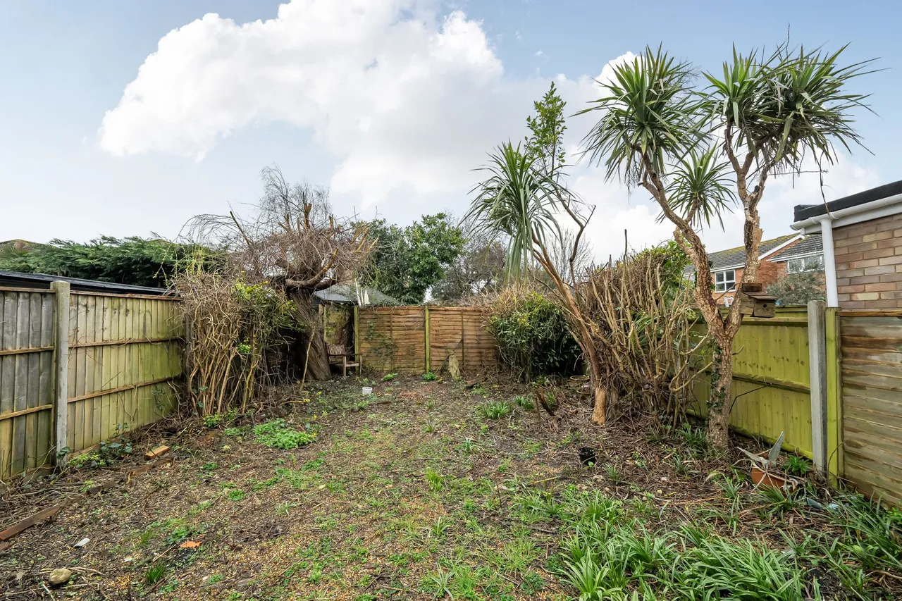 Sidlesham Close, Hayling Island, PO11, photo 15