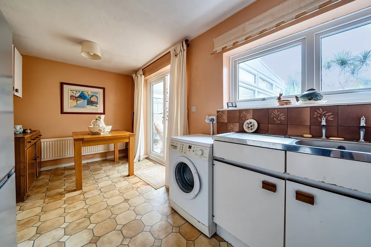 Sidlesham Close, Hayling Island, PO11, photo 2