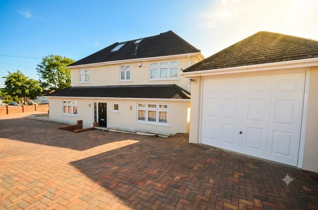 5 bed house to rent — Woodcote Avenue, Mill Hill