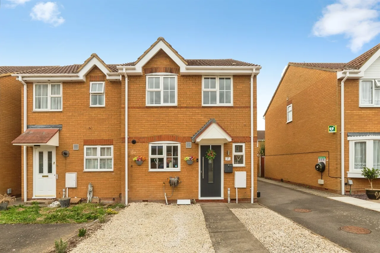 3 bed house for sale — Middleham Close, Sandy