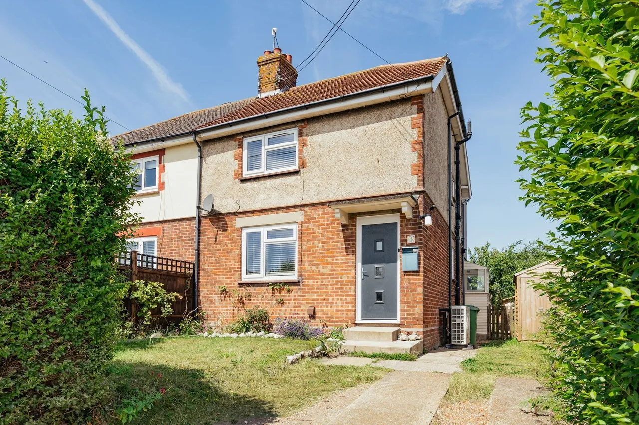 3 bed property for sale, Coastal Home in a Prime Central Blake