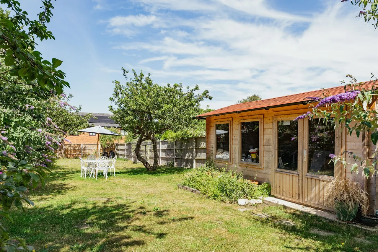 Coastal Home in a Prime Central Blake, photo 4