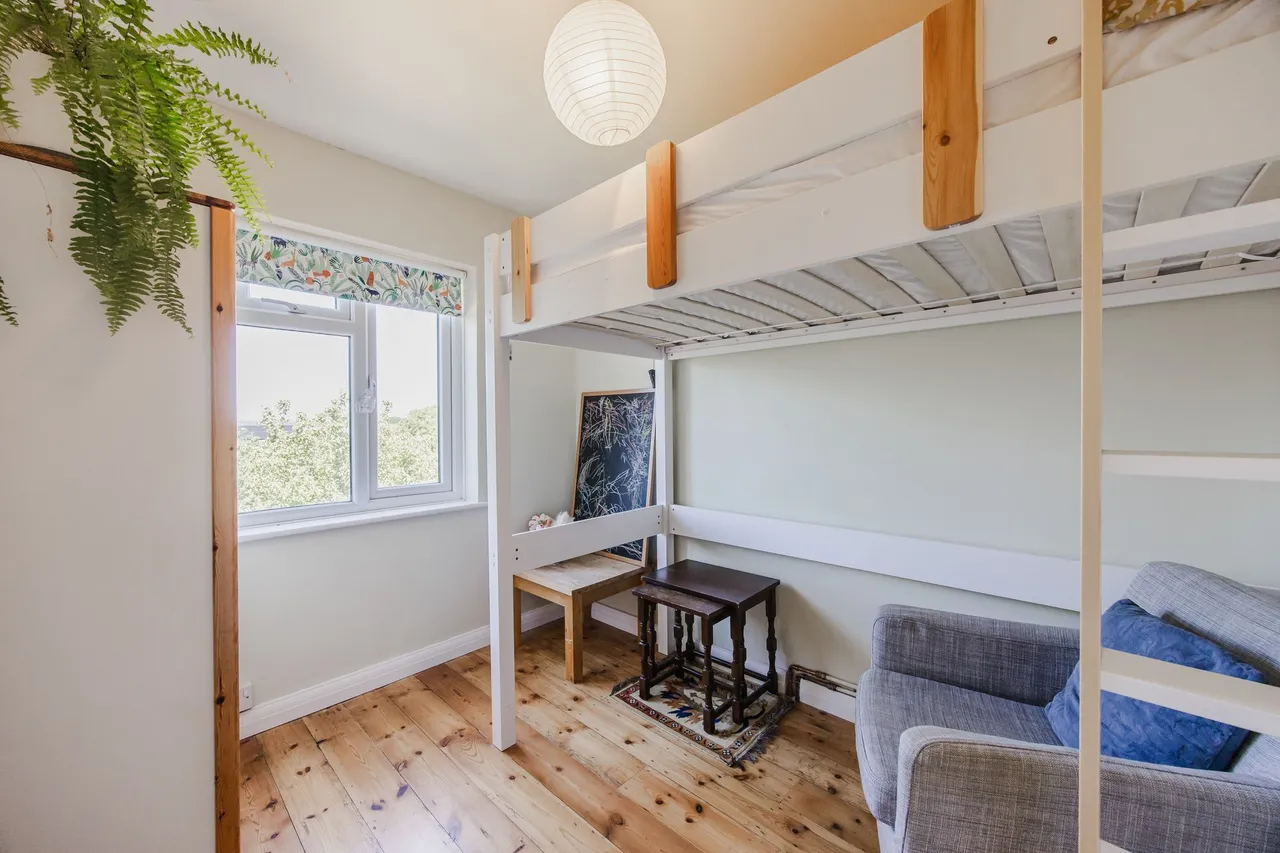 Coastal Home in a Prime Central Blake, photo 12