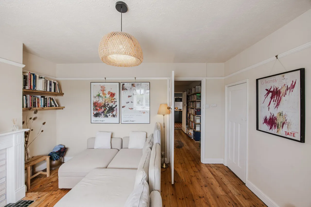 Coastal Home in a Prime Central Blake, photo 6