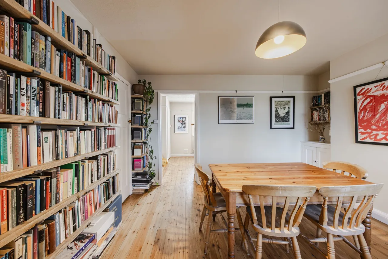 Coastal Home in a Prime Central Blake, photo 7