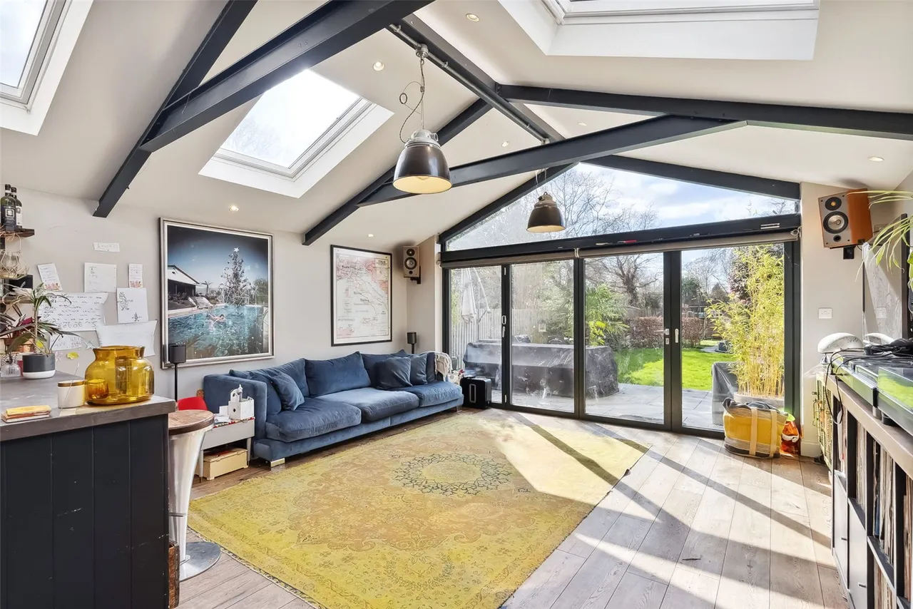 Fifth Cross Road, Twickenham, TW2 5LJ, photo 2