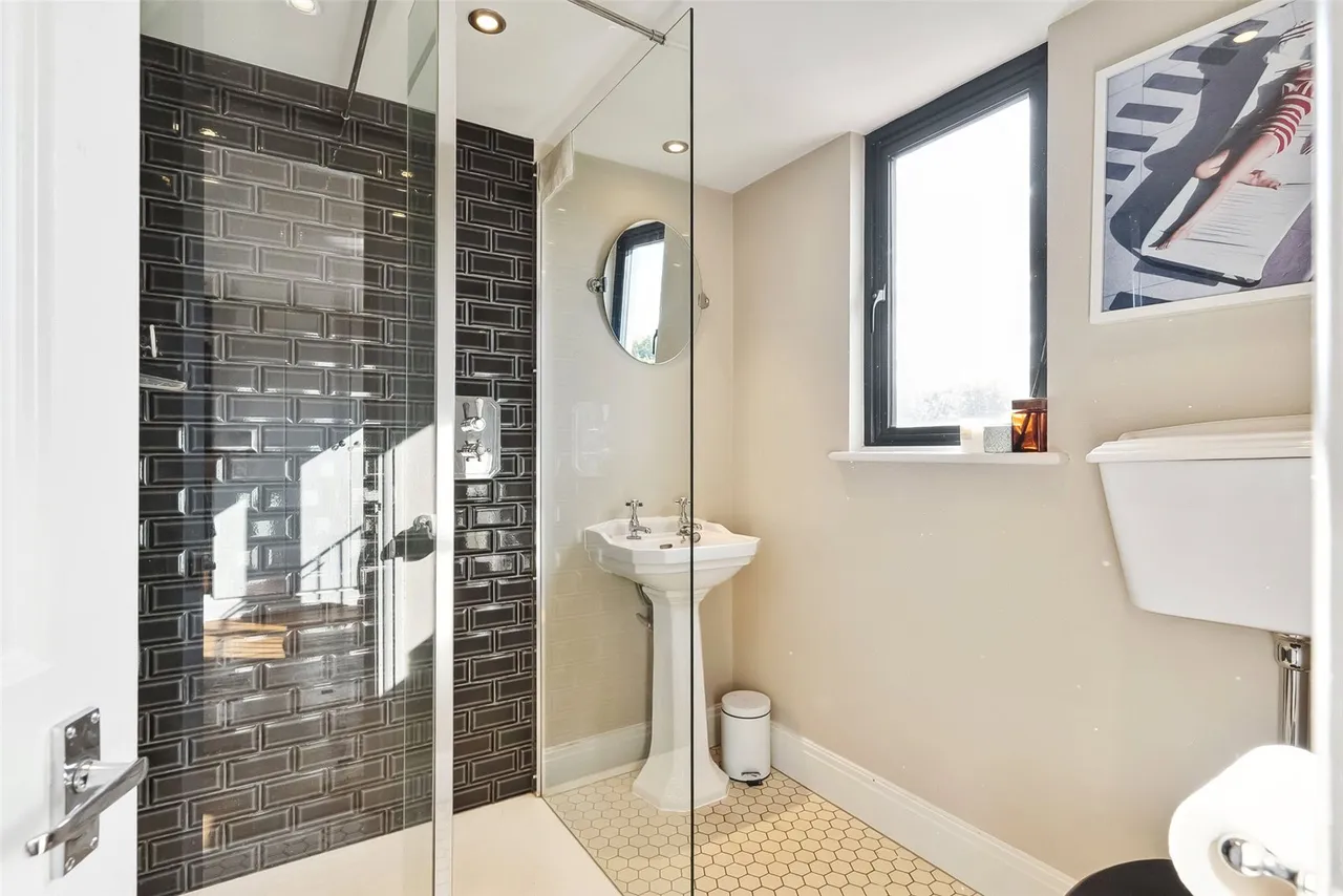 Fifth Cross Road, Twickenham, TW2 5LJ, photo 8