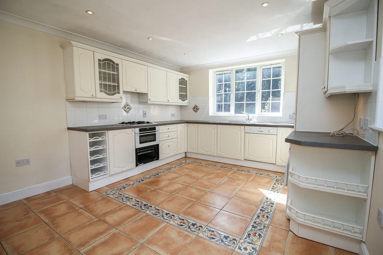 28a Queens Road, Fleet, GU52 7LE, photo 2
