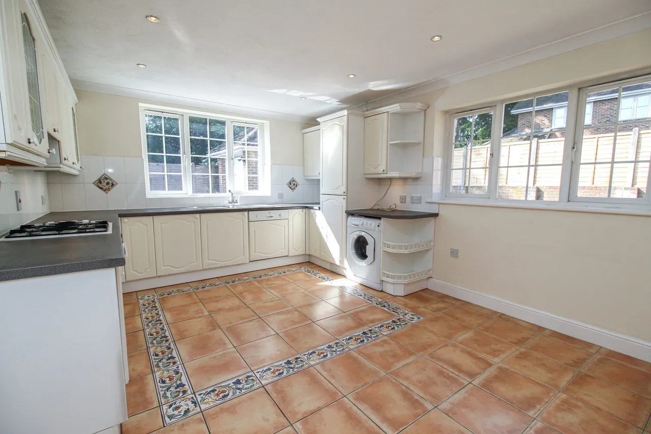 28a Queens Road, Fleet, GU52 7LE, photo 4