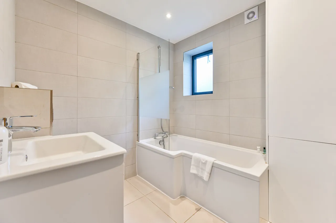 5 Slindon Court, Stoke Newington High Street, London, photo 5