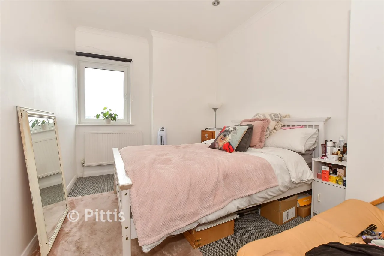 Castle Street, East Cowes, PO32, photo 3
