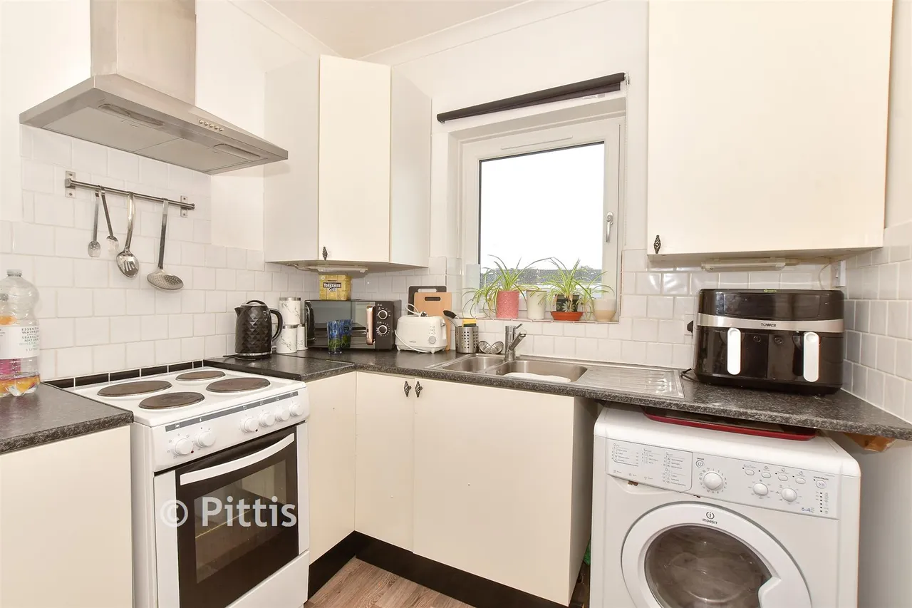 Castle Street, East Cowes, PO32, photo 6