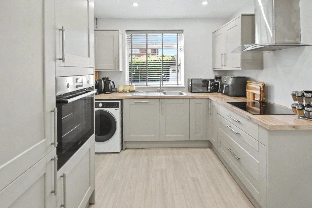 Lenhurst Avenue, Leeds, LS12, photo 13
