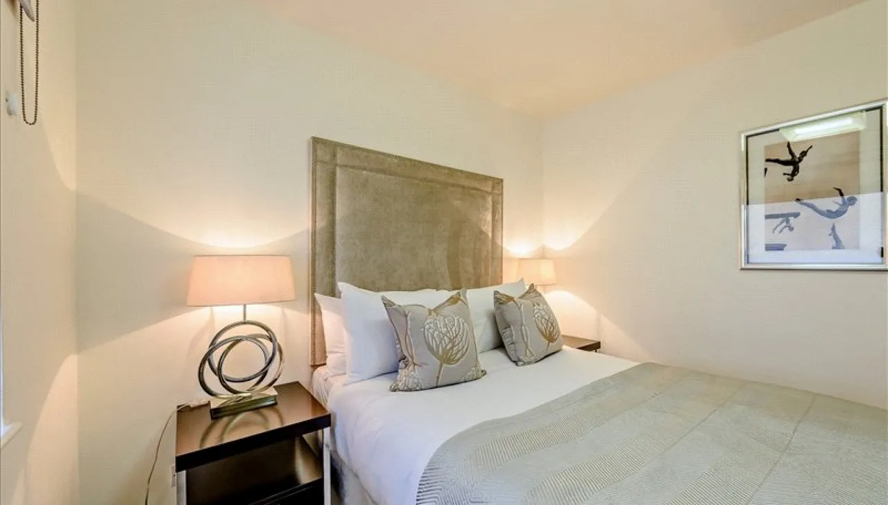2 bed property to rent, Fulham Road