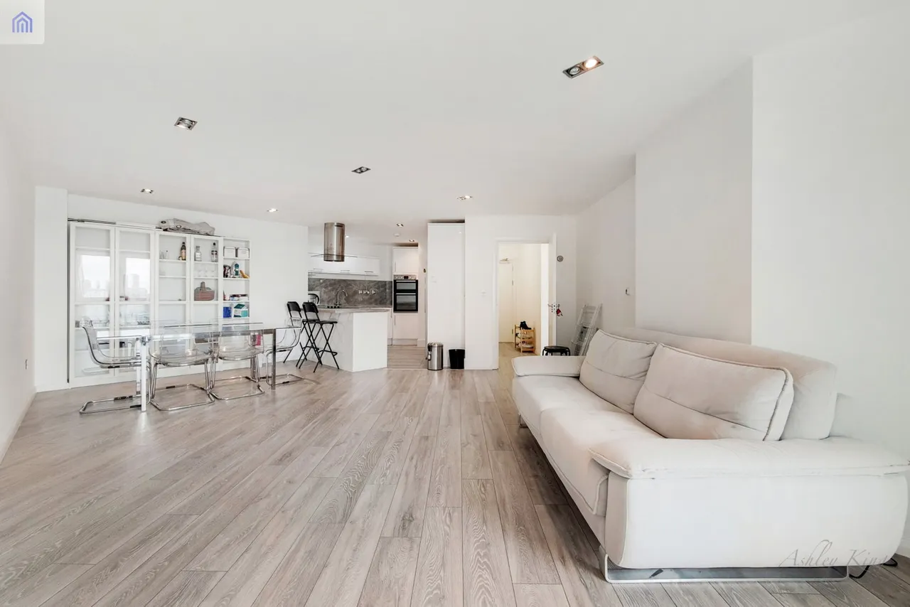2 bed flat to rent, Limeharbour, London, E14