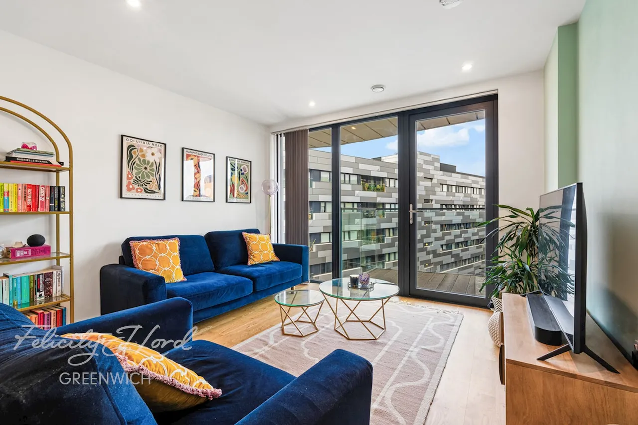 2 bed flat for sale, Hawthorne Crescent, Greenwich, SE10