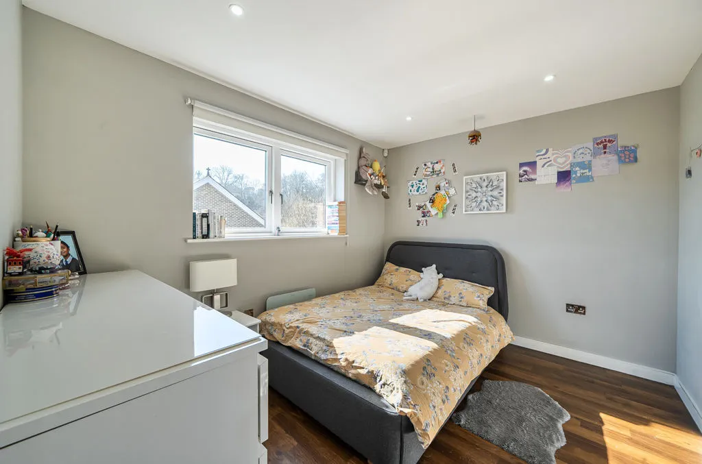 Valley Road, Kenley CR8 5DG, photo 9