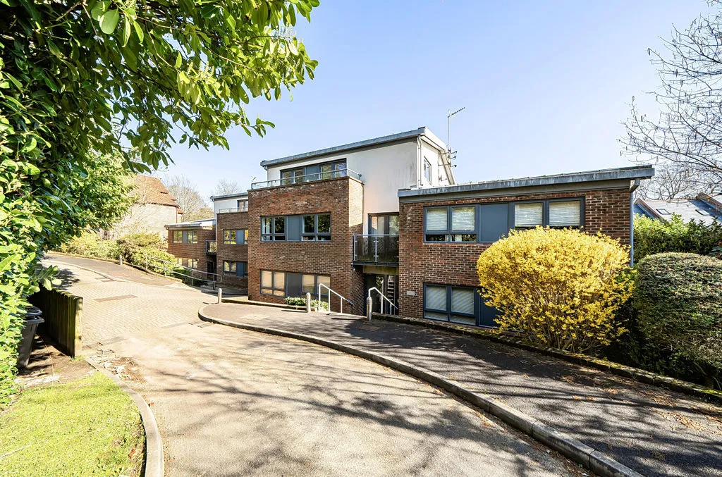 Valley Road, Kenley CR8 5DG, photo 2