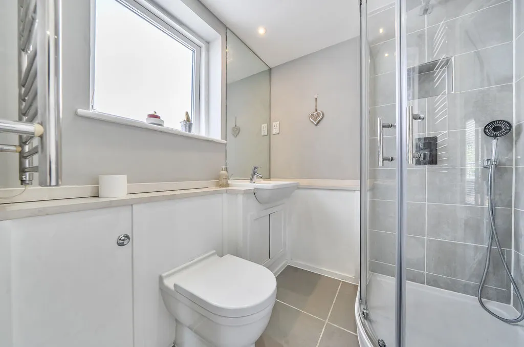 Valley Road, Kenley CR8 5DG, photo 8