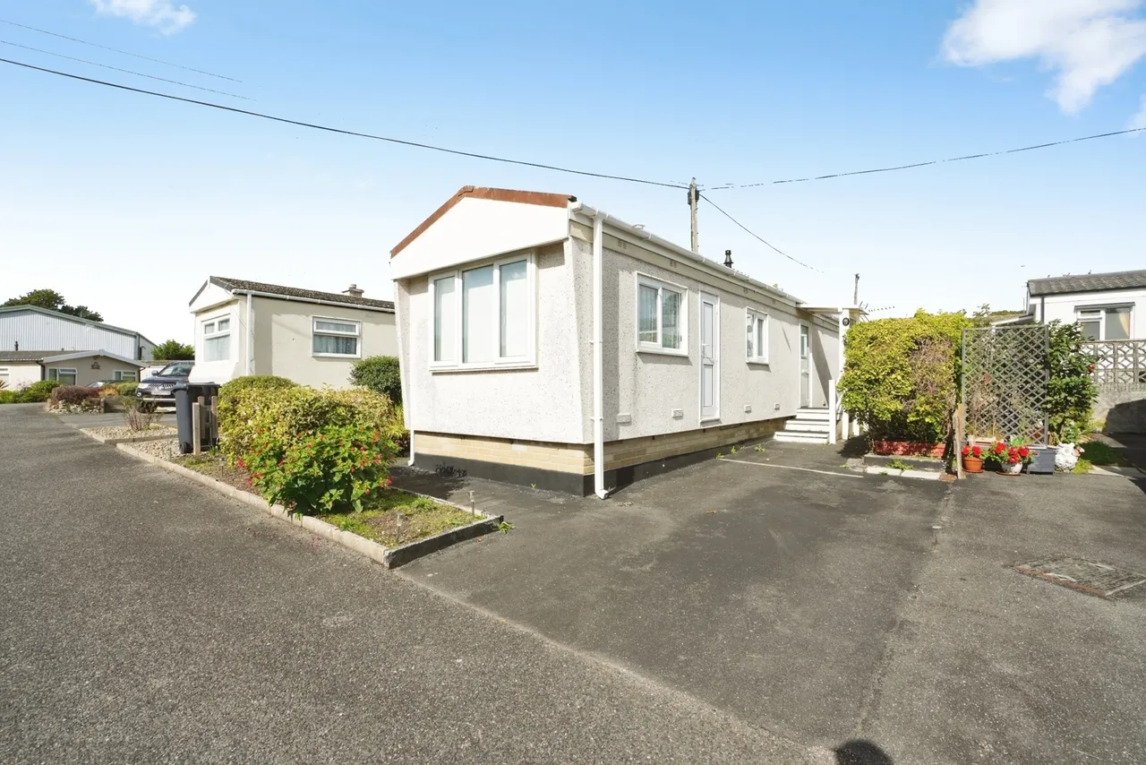2 bed house for sale, Hazelmere Avenue, Buckler Village, PL25