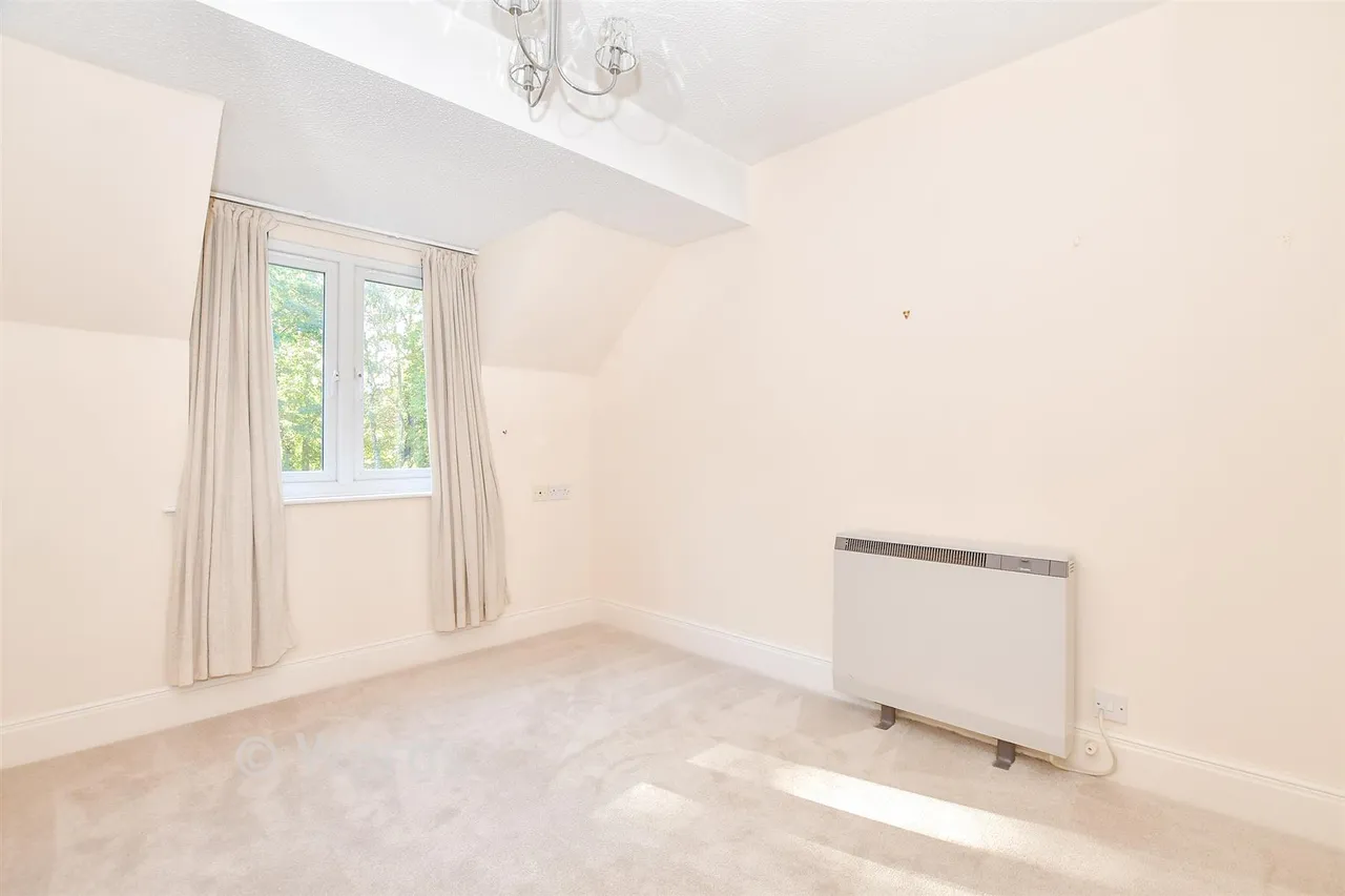The Slade, Tonbridge, TN9, photo 3