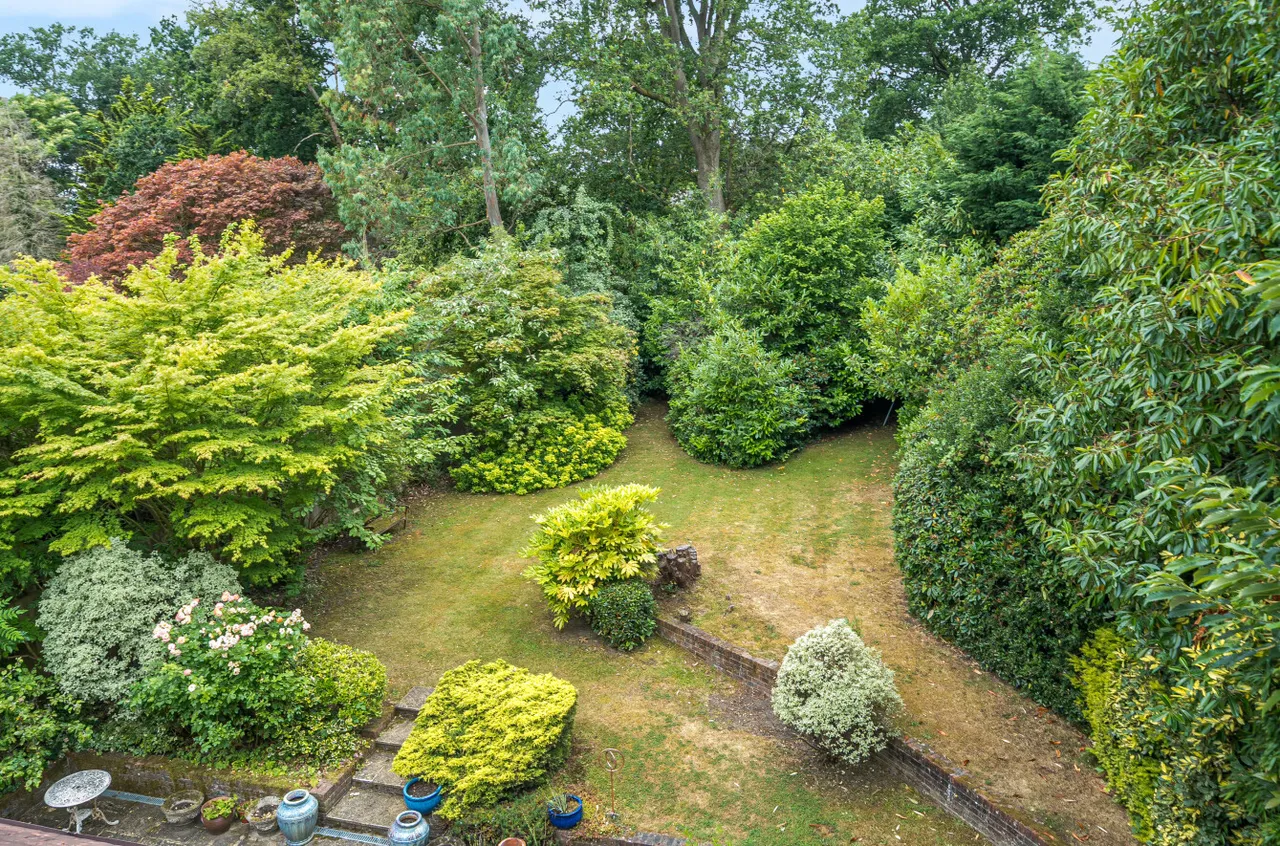 Brackendale Road, Camberley, Surrey, GU15 2JR, photo 10