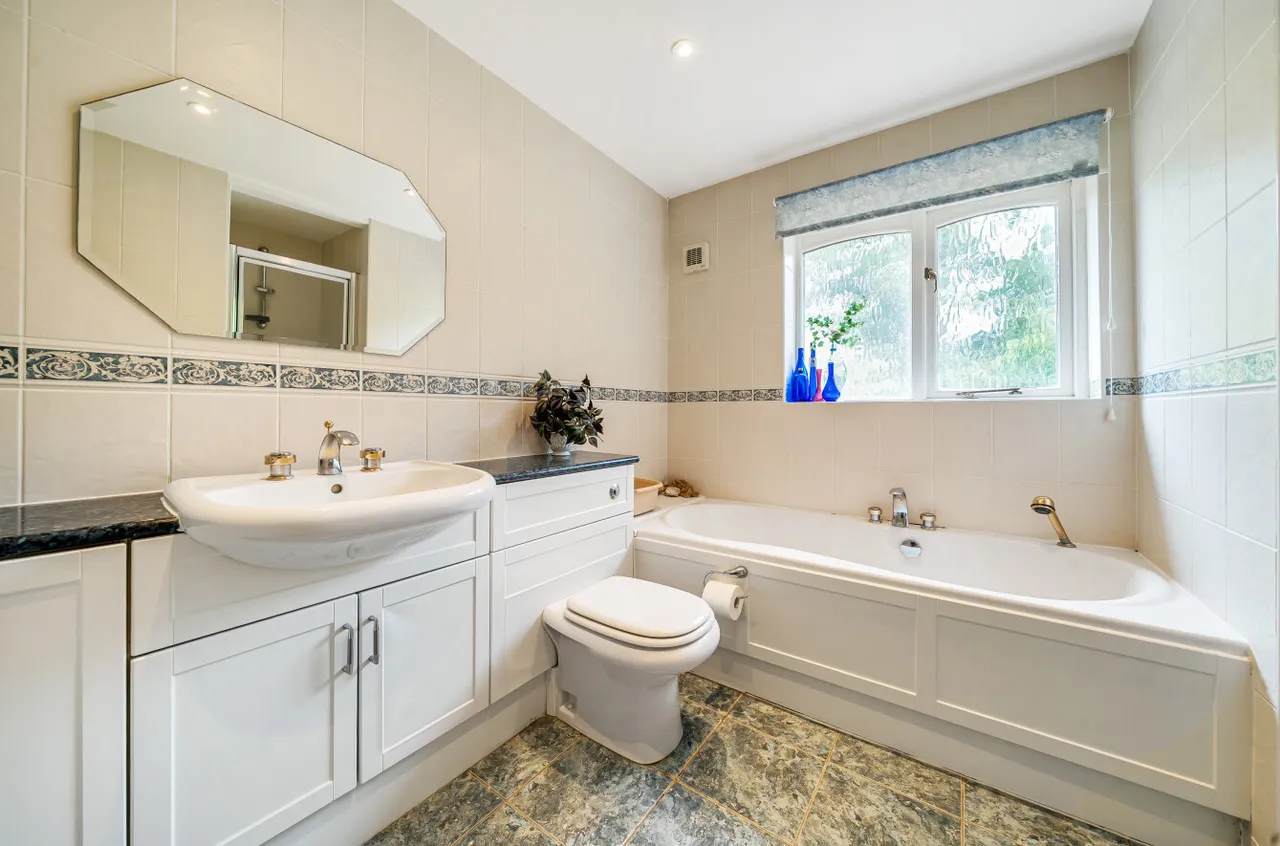 Brackendale Road, Camberley, Surrey, GU15 2JR, photo 9