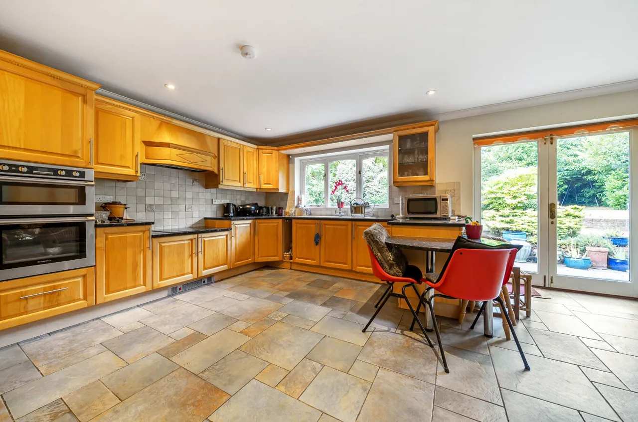 Brackendale Road, Camberley, Surrey, GU15 2JR, photo 3