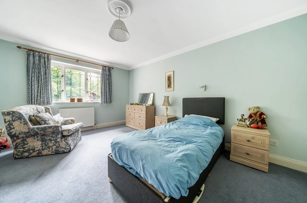 Brackendale Road, Camberley, Surrey, GU15 2JR, photo 4