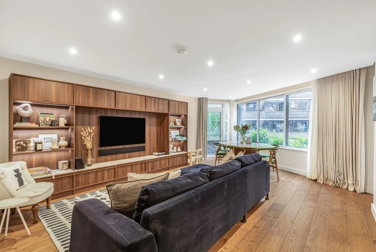 3 bed flat for sale, Stevenage Road, Fulham, SW6