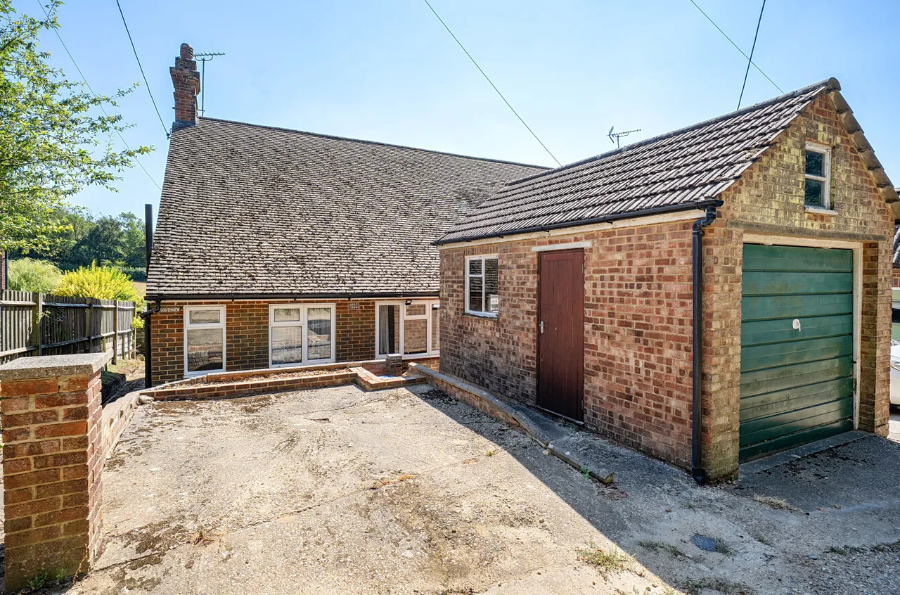 Warren Corner, Ewshot, Farnham, Hampshire, GU10 5AT, photo 8