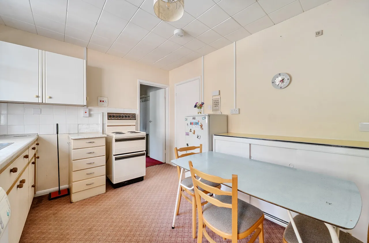 Warren Corner, Ewshot, Farnham, Hampshire, GU10 5AT, photo 15