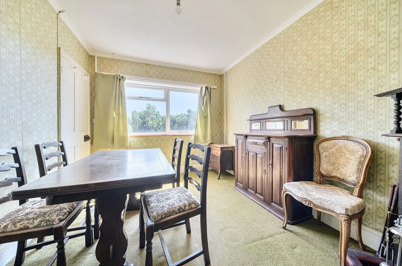 Warren Corner, Ewshot, Farnham, Hampshire, GU10 5AT, photo 3