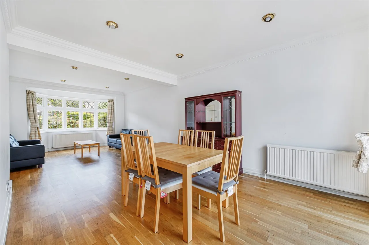 3 bed house to rent — Monks Drive London W3