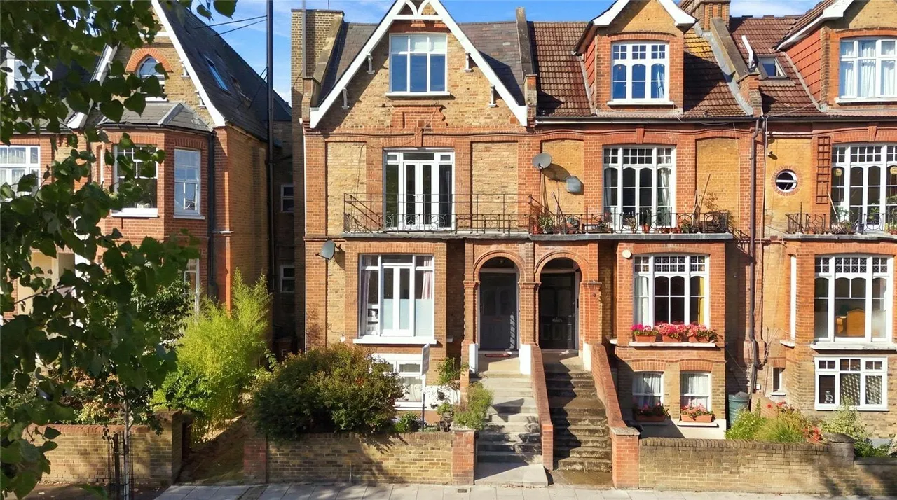 2 bed flat for sale, West Bank, London, N16