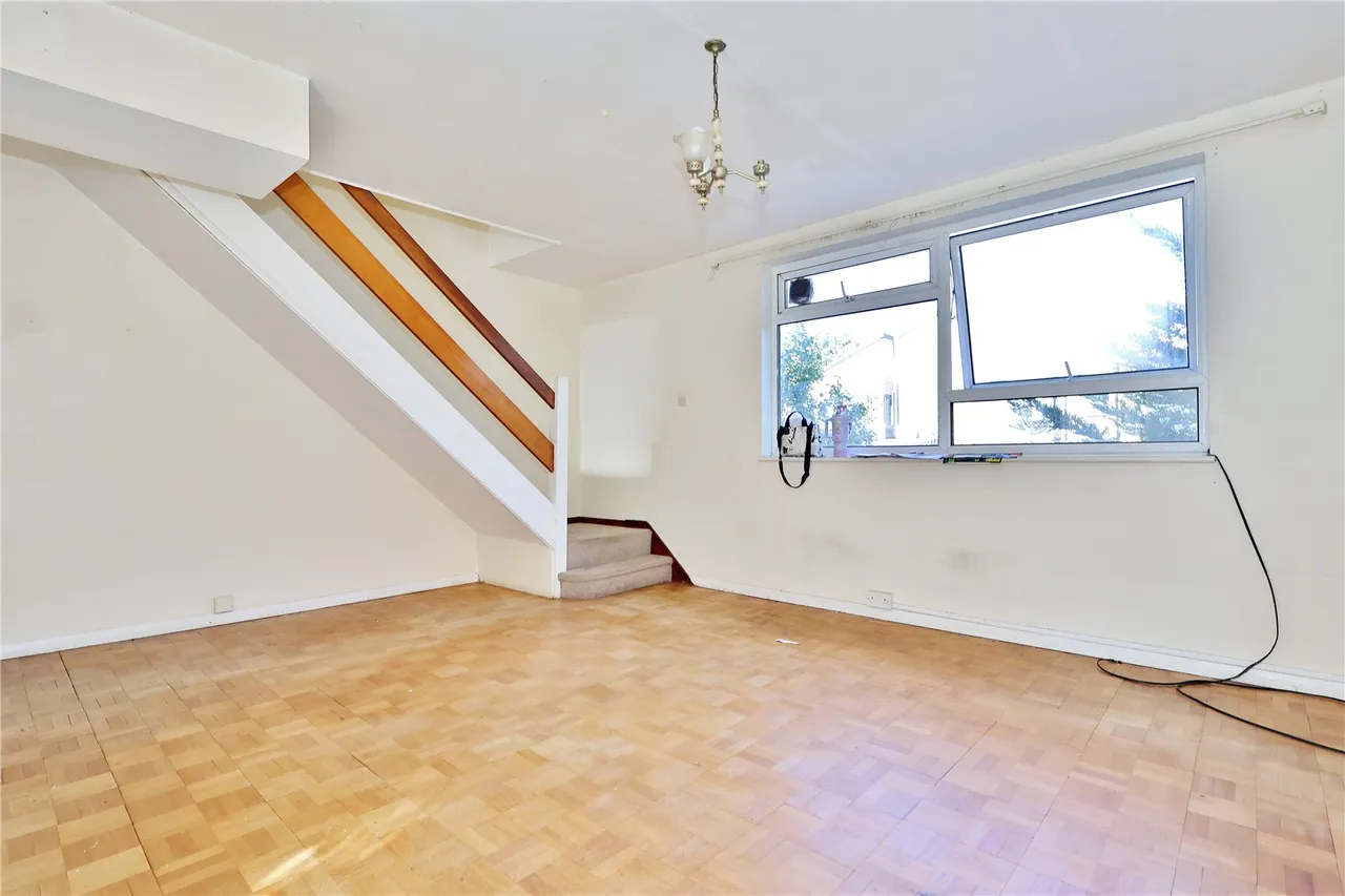 Woodlands Court, Woking, GU22, photo 4