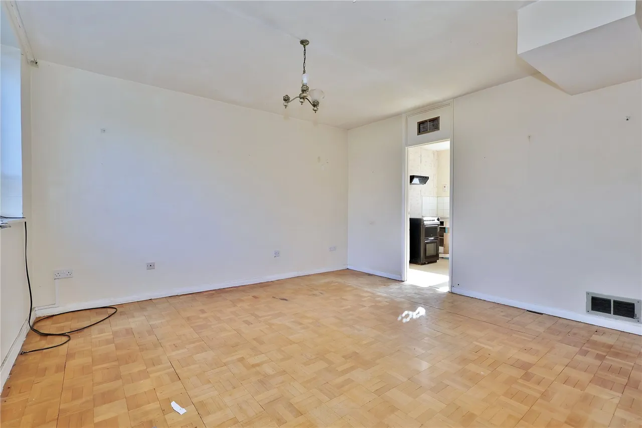 Woodlands Court, Woking, GU22, photo 5
