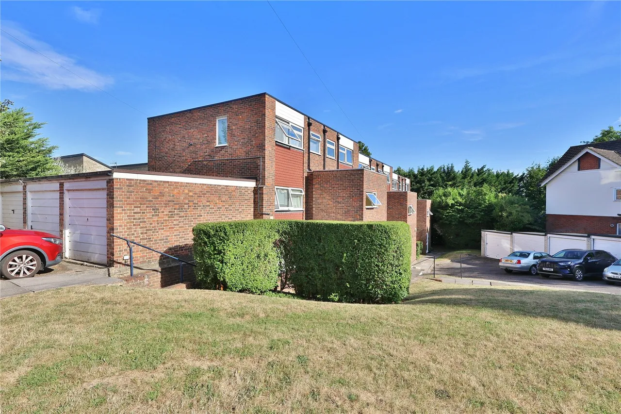 Woodlands Court, Woking, GU22, photo 9